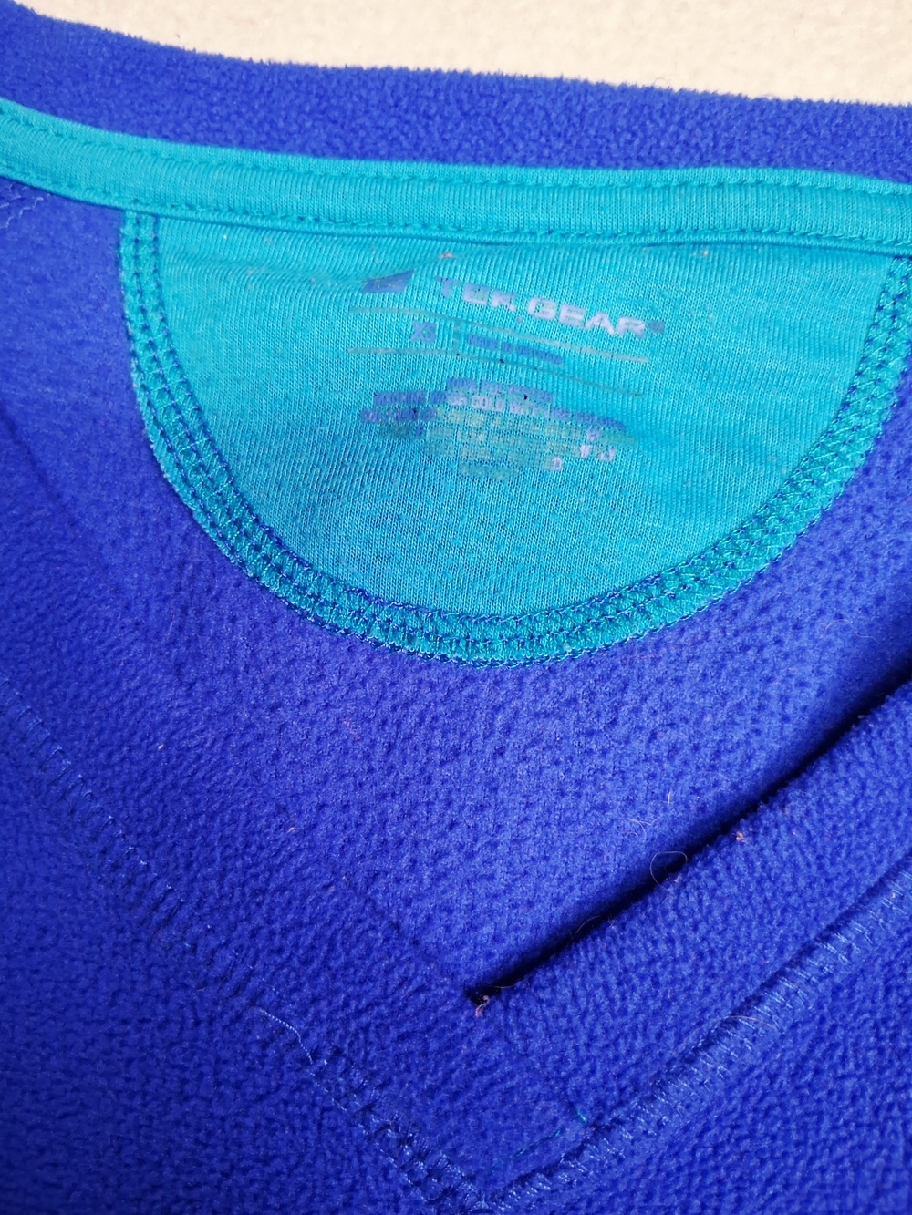tek gear Women's Long Sleeve V-Neck Top in Royal Blue - Picture 4 of 6